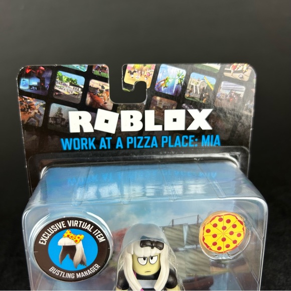 Roblox Work At A Pizza Place Mia Figure with Exclusive Virtual Item - Picture 2 of 12